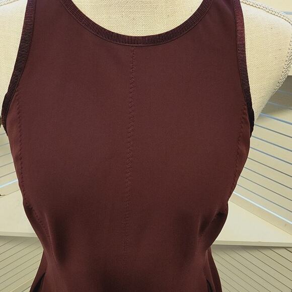 LULULEMON BURGANDY SLEEVELESS FIT FLARE ZIP BACK DRESS SIZE SMALL - Picture 7 of 8